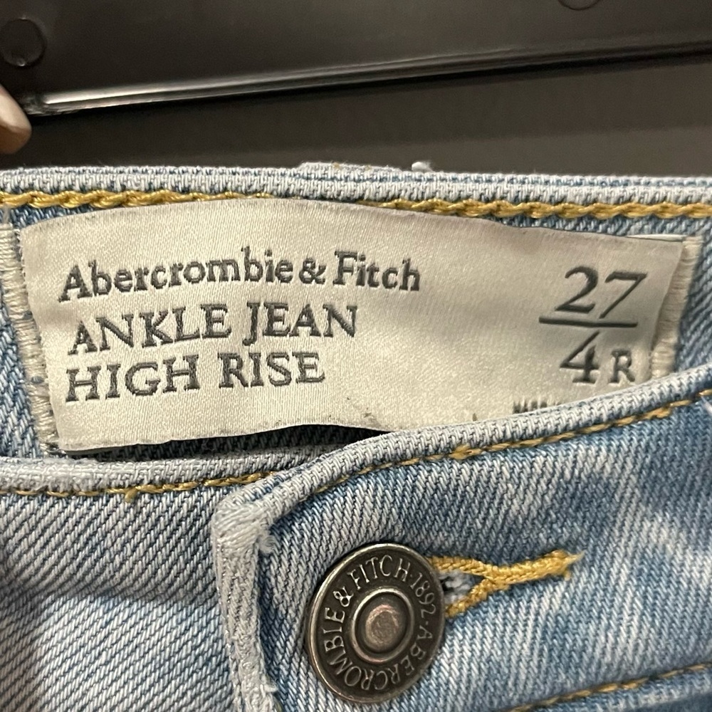 Abercrombie Light Wash High Rise Ankle Jean - Picture 3 of 3